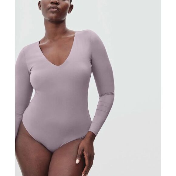 EVERLANE Supima Cotton Long-Sleeve V-Neck Bodysuit T-Shirt In Dusty Lavender - Picture 2 of 12